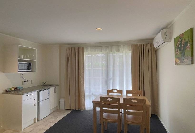 デラックススタジオ, Royal Park Lodge