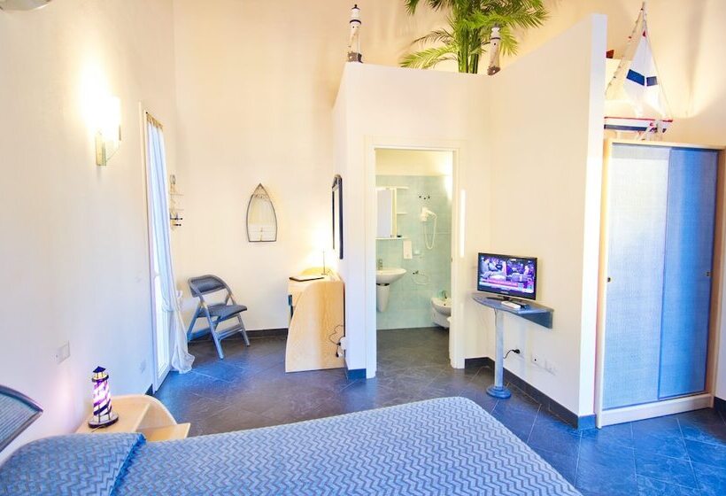 Номер Deluxe с Балконом, Cinqueterre Residence