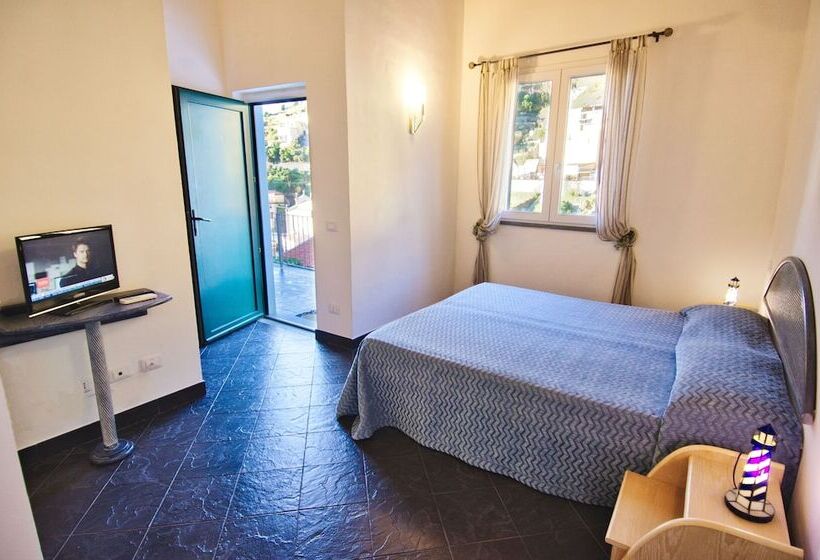 Номер Deluxe с Балконом, Cinqueterre Residence