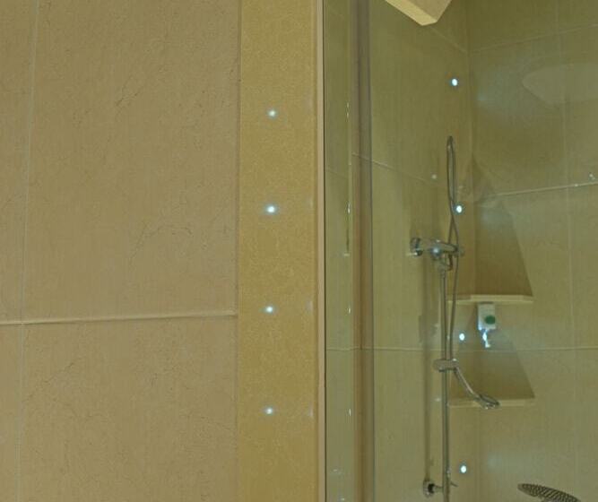スタンダードルーム, Four Seasons Hotel & Leisure Club
