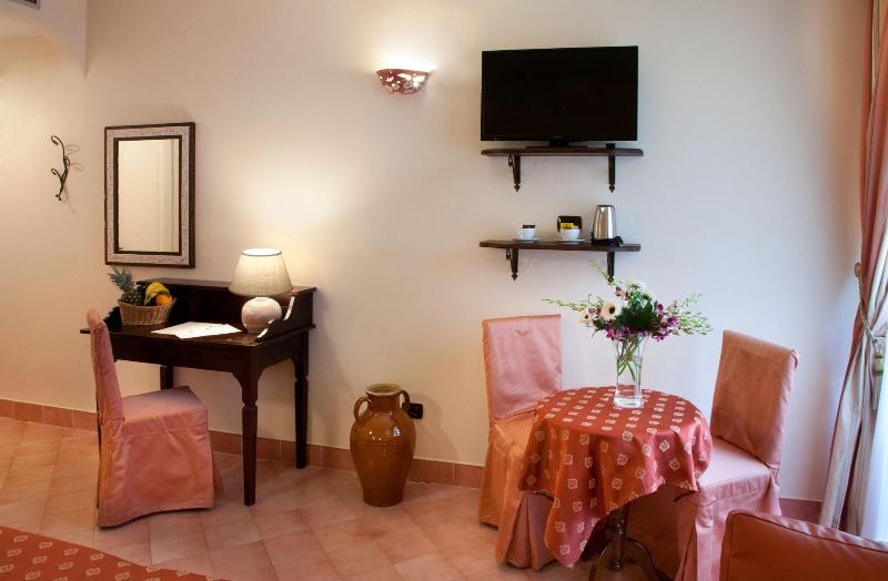 コンフォートルーム, Albergo L Antico Convitto