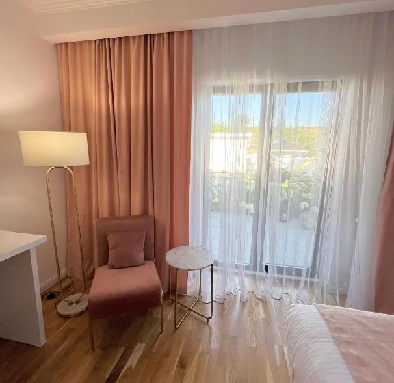 اتاق لوکس با چشم‌انداز باغ, Krystal Boutique Mansion