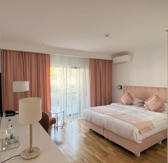 اتاق لوکس با چشم‌انداز باغ, Krystal Boutique Mansion