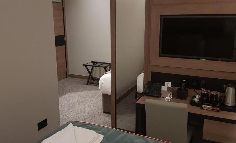 Четырехместный Номер Superior, Merit Kensington