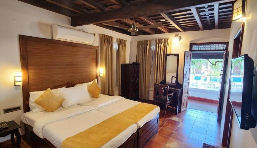 带阳台的豪华间, Kumarakom Tharavadu   A Heritage Hotel, Kumarakom