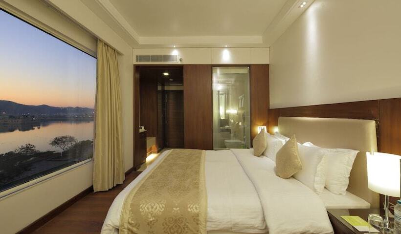اتاق اجرایی, Regenta Central Jal Mahal, Jaipur