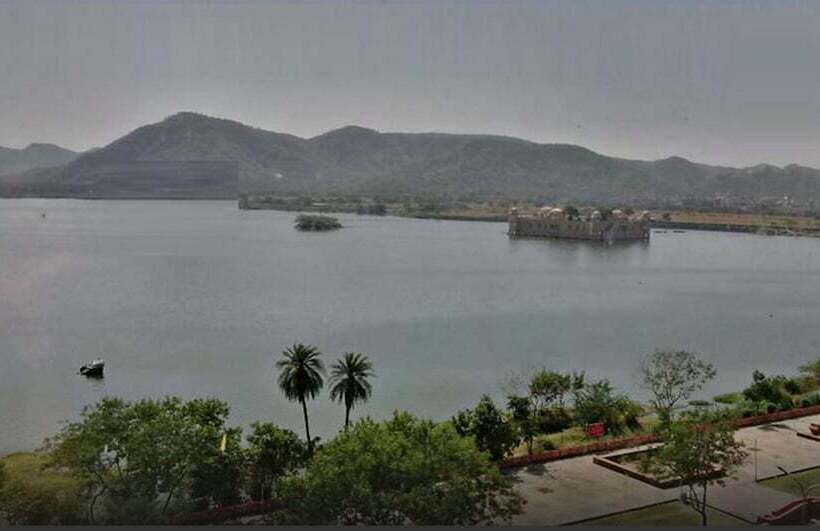 اتاق کلاب, Regenta Central Jal Mahal, Jaipur