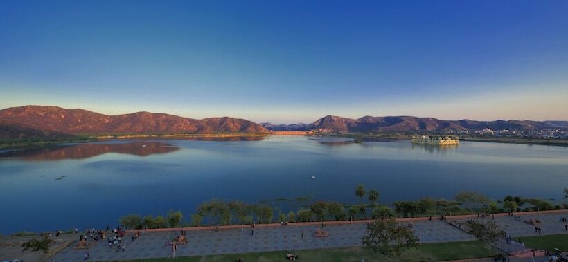 اتاق لوکس, Regenta Central Jal Mahal, Jaipur
