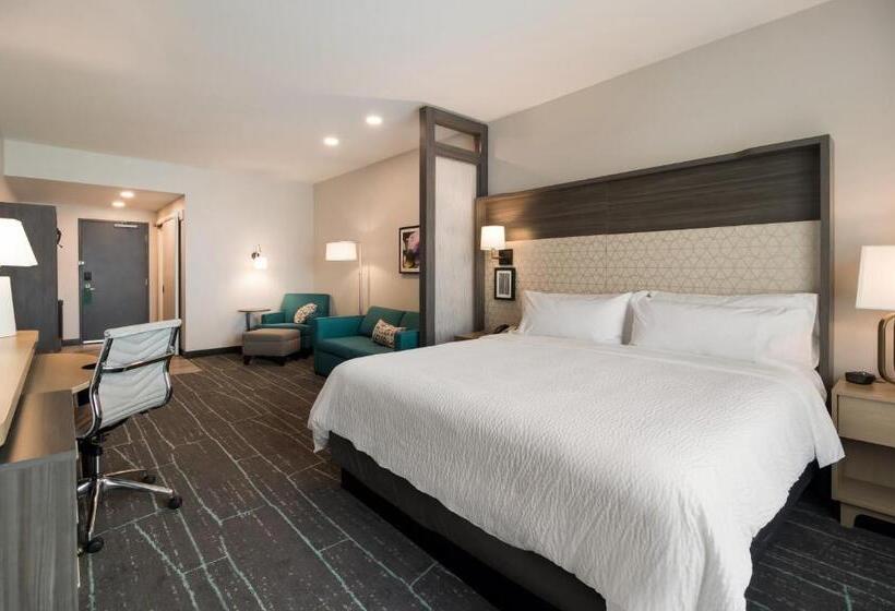 带大床的套房, Holiday Inn & Suites   Mt Juliet Nashville Area, An Ihg