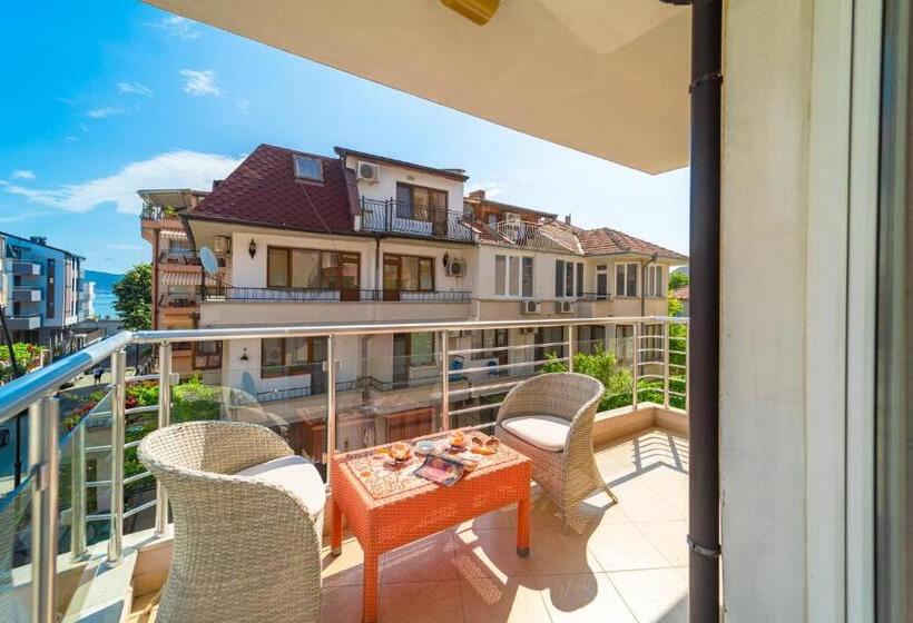 חדר דלוקס עם מרפסת, Boutique Guest House  Sofia