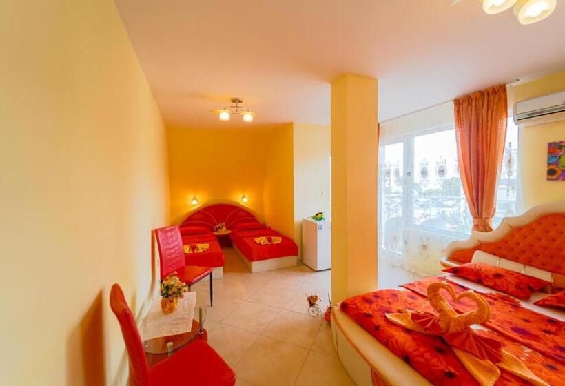חדר משפחתי צדדי נוף לים, Boutique Guest House  Sofia