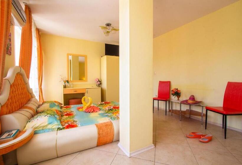 חדר משפחתי צדדי נוף לים, Boutique Guest House  Sofia