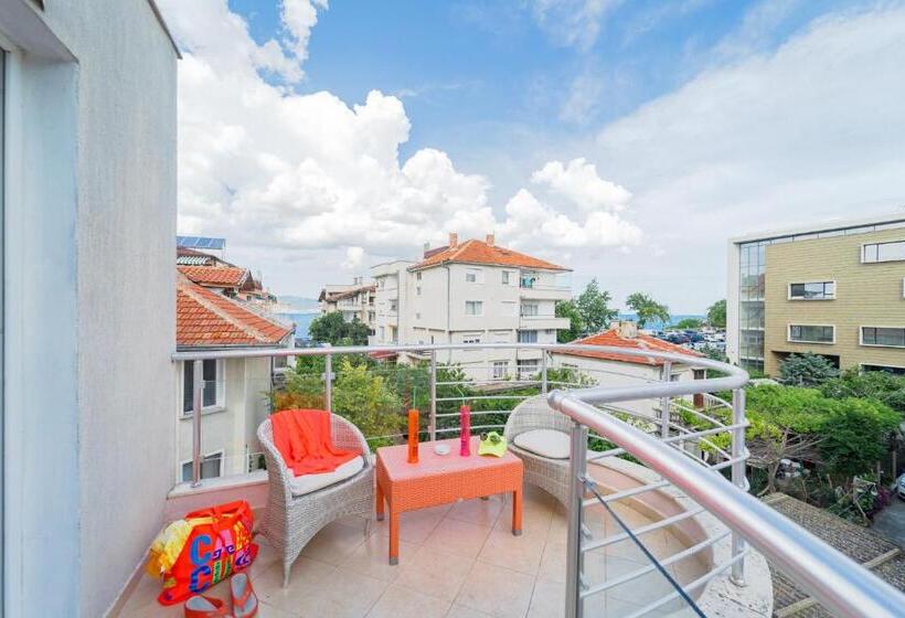 חדר סטנדרט נוף לים עם מרפסת, Boutique Guest House  Sofia