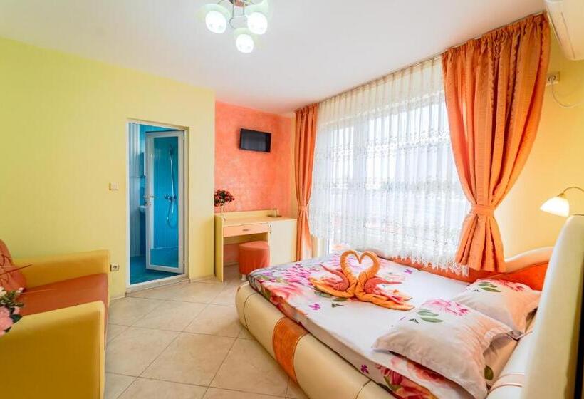 חדר סטנדרט נוף לים עם מרפסת, Boutique Guest House  Sofia