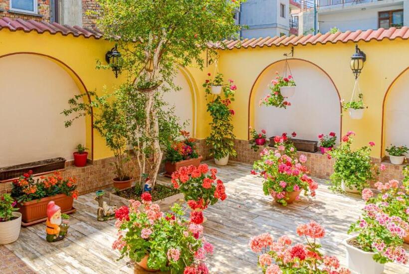 חדר אקונומי לשלושה, Boutique Guest House  Sofia