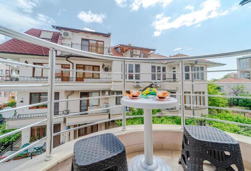 חדר סטנדרט עם מרפסת, Boutique Guest House  Sofia