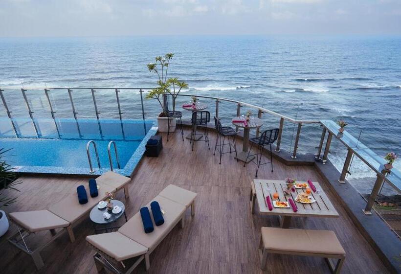 اتاق لوکس با تخت دو نفره بزرگ, Maradha Colombo