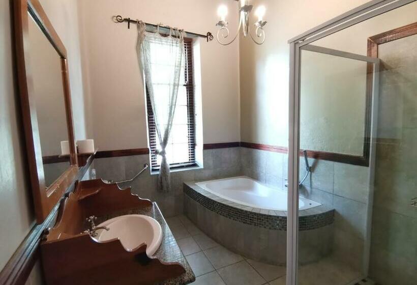 스탠다드 룸 킹사이즈 침대, Kralinbergh Estate Guesthouse
