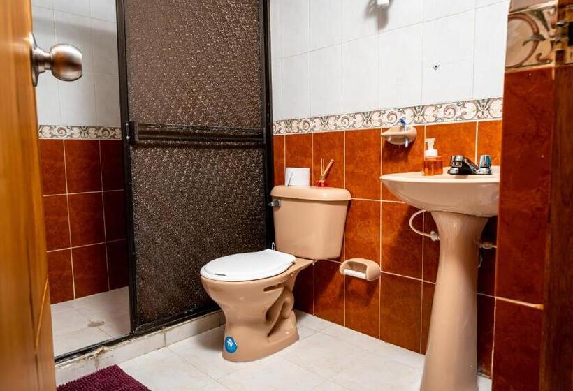 اتاق استاندارد سه نفره, Oresca Hostel