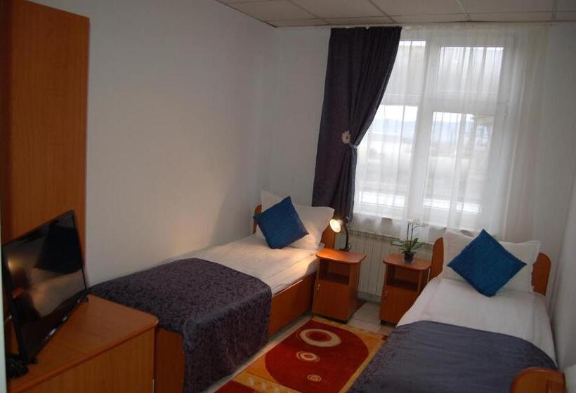 Номер Стандарт, Motel Maestro