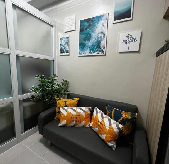 اتاق لوکس با بالکن, Netflix And Unli Wifi!!! The Elchies Room At Tagaytay Prime Residence