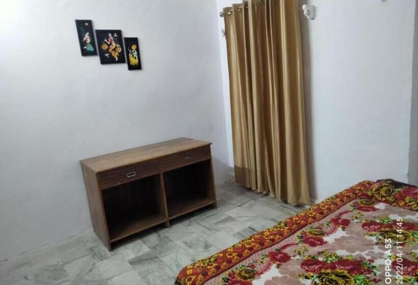 Standard Room Shared Bathroom, Shri Swami Sheetal Das Akhada B1 88 Assi , Near Pushkar Talab,varanasi, Ashram Dharmshala