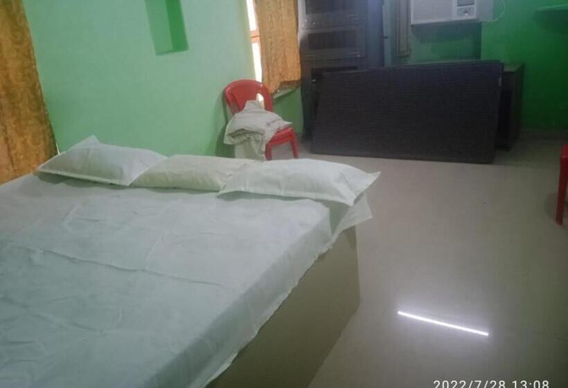 Triple Classic Room, Shri Swami Sheetal Das Akhada B1 88 Assi , Near Pushkar Talab,varanasi, Ashram Dharmshala