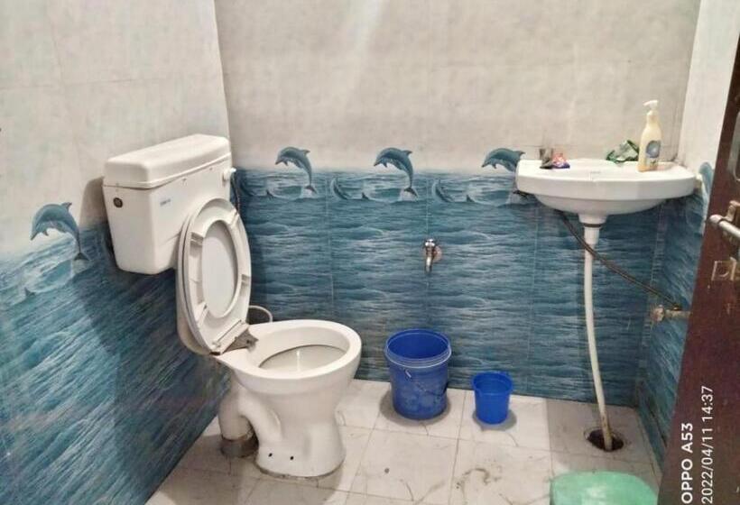 Family Room, Shri Swami Sheetal Das Akhada B1 88 Assi , Near Pushkar Talab,varanasi, Ashram Dharmshala