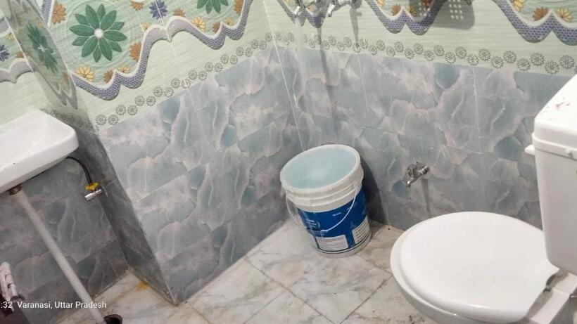 Family Room Shared Bathroom, Shri Swami Sheetal Das Akhada B1 88 Assi , Near Pushkar Talab,varanasi, Ashram Dharmshala