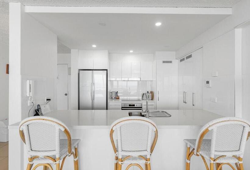 Superior 2-bedroom flat with a view, 84 The Spit Holiday Apartments