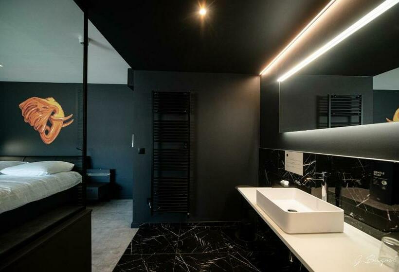 Номер Deluxe, Boutique Hôtel, La Cour De La Reine, Rooftop & Bistronomique Restaurant