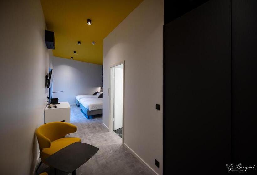 Трехместный Номер Deluxe, Boutique Hôtel, La Cour De La Reine, Rooftop & Bistronomique Restaurant
