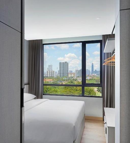 استودیوی استاندارد, Komune Living & Wellness In The Park