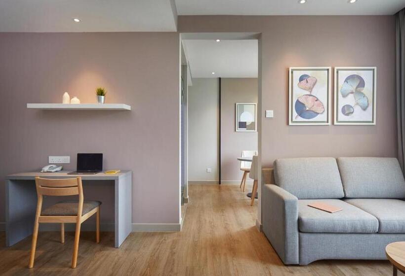 استودیوی استاندارد, Komune Living & Wellness In The Park