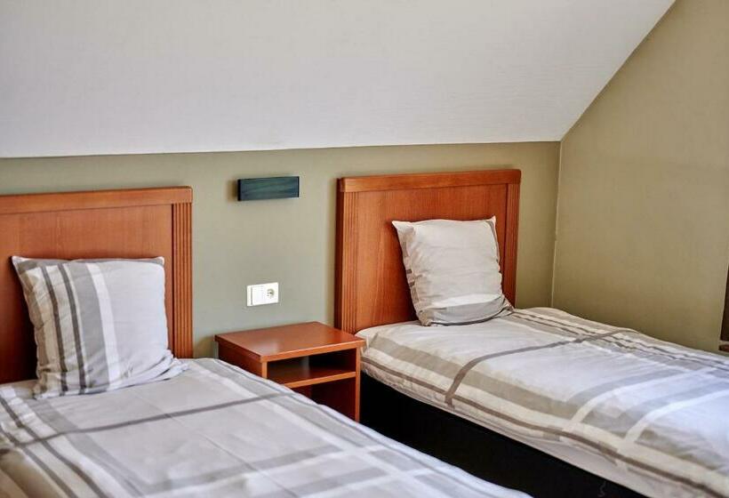 Четырехместный Номер Стандарт Вид на Сад, B&b Abdeshof
