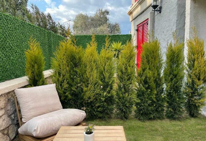 اتاق لوکس با تراس, Alacati Lulja