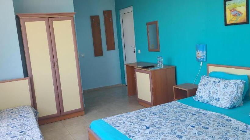 Трехместный Номер Стандарт с Балконом, Guest House Chalakov