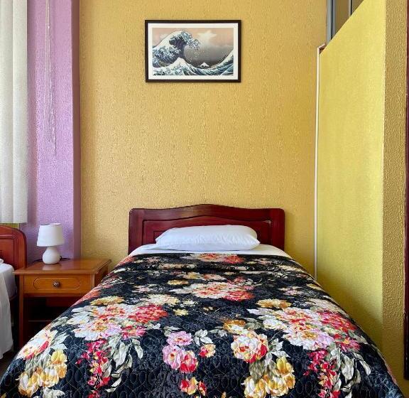 스탠다드 트리플 룸, Hostal R. Williams