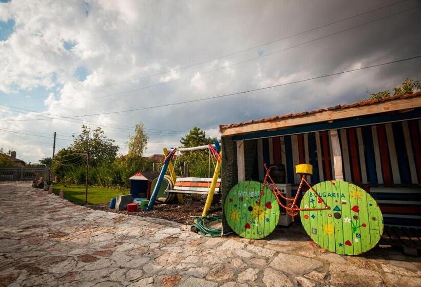 بنگله خانوادگی, Kosta Bungalows