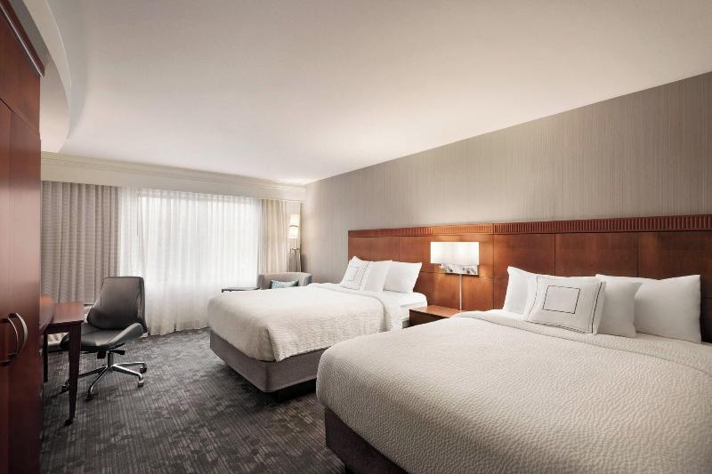 Люкс Кровать Кинг, Courtyard By Marriott Potomac Mills Woodbridge