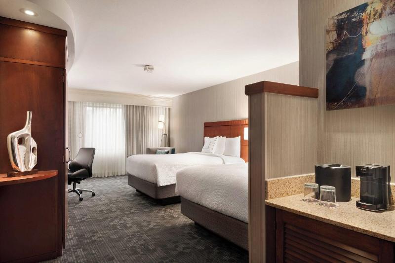 Люкс Кровать Кинг, Courtyard By Marriott Potomac Mills Woodbridge