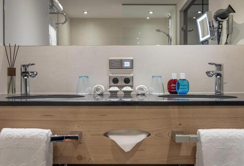 سوییت جونیور با بالکن, Alpen Wellness Resort Hochfirst