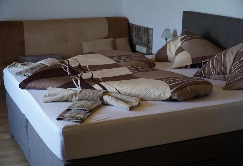 Трехместный Номер Стандарт с Балконом, Pension Ferienwohnung Rotar