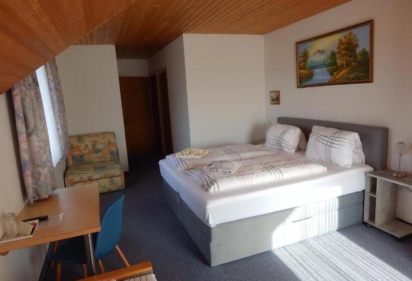 Трехместный Номер Стандарт с Балконом, Pension Ferienwohnung Rotar