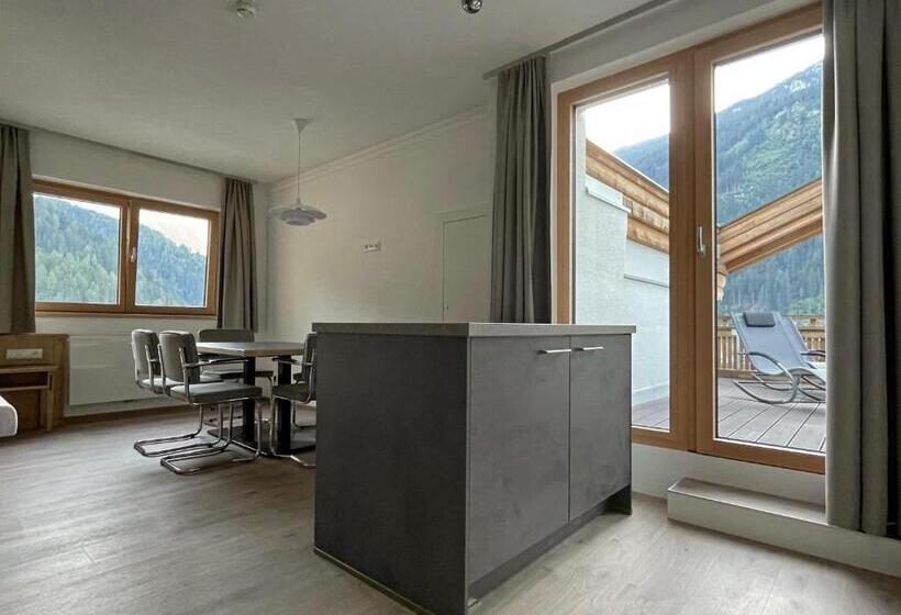 Люкс Повышенной Комфортности, & Suites Glück Auf