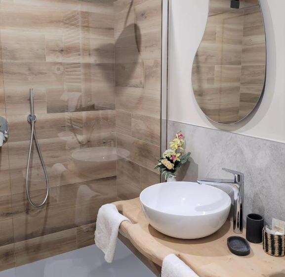 Superior suite with lake view, Cima D'oro