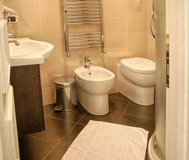 חדר סטנדרט לארבעה, Domus Real Cardello