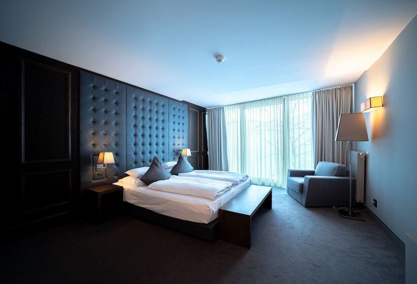Полулюкс Superior, Wulfenia 4s   Adults Only
