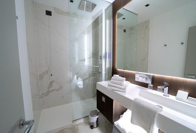 Номер Superior, Wulfenia 4s   Adults Only