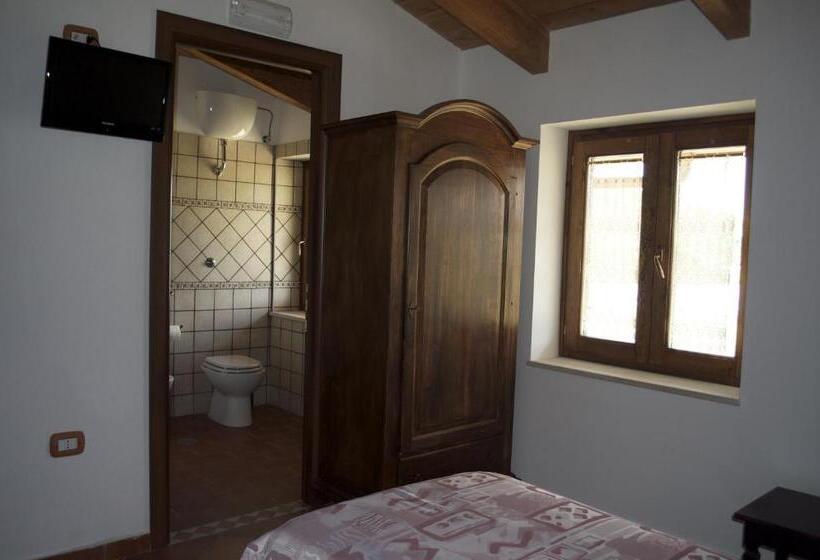 اتاق استاندارد یک نفره, Agriturismo La Colombaia